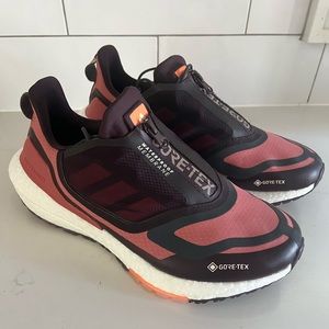 adidas Women's Gore Tek Ultraboost 22 GTX Running Shoe Size 9.5 Pink Maroon